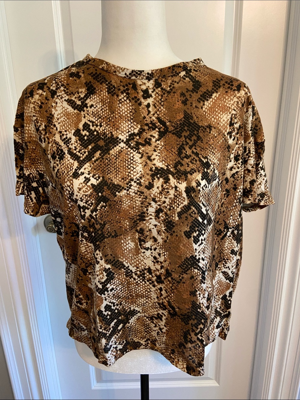 Zara Trafulac  Brown Snake Print Short Sleeve Top. Size medium.